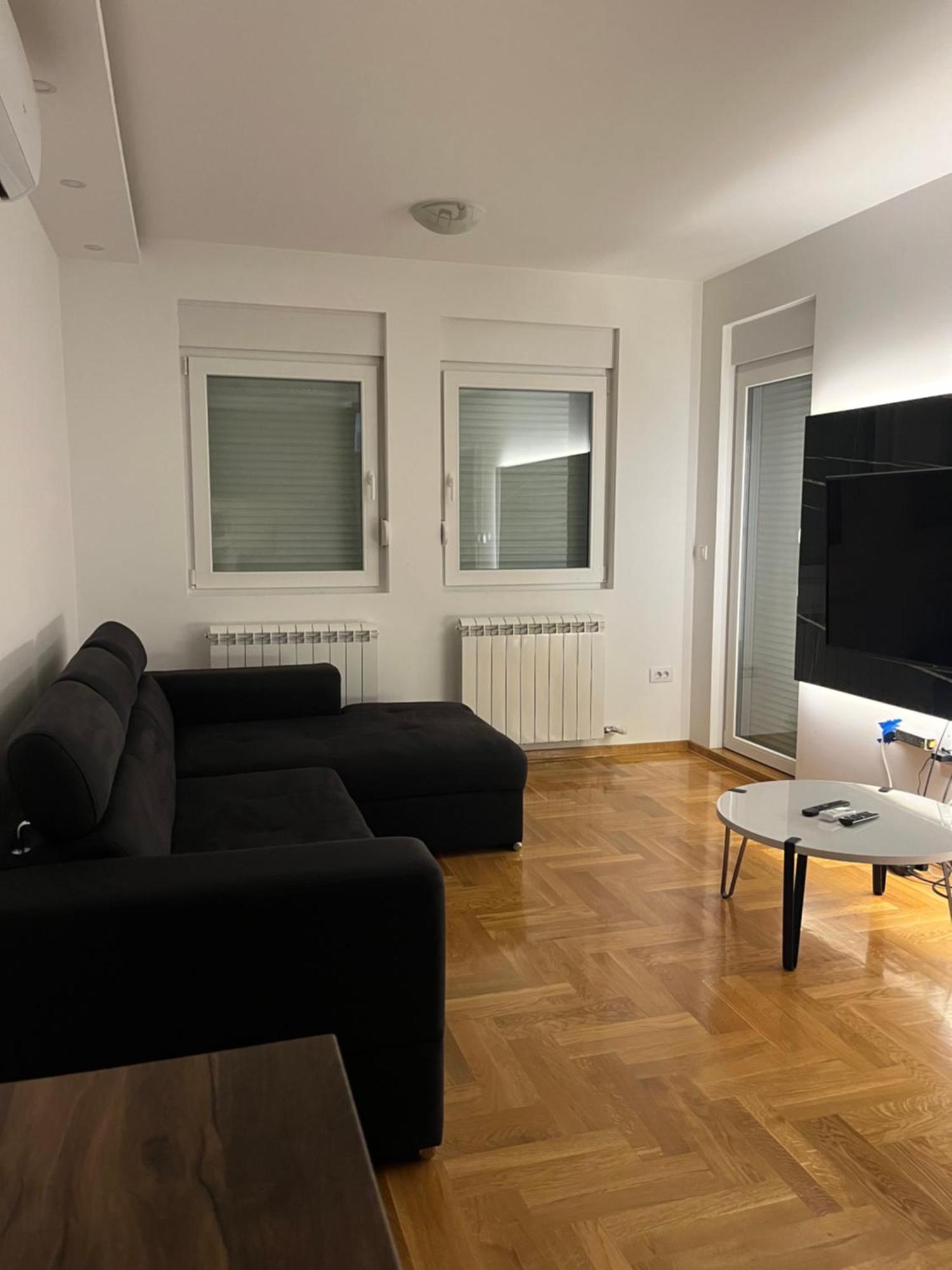 25v Apartment *